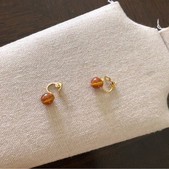 Vintage Clip On Earrings - Picture 3 of 4